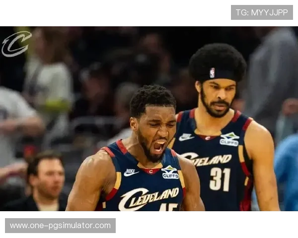 当三分雨遇上中距离美学 NBA布克与米切尔谁才是真正稳定得分机器